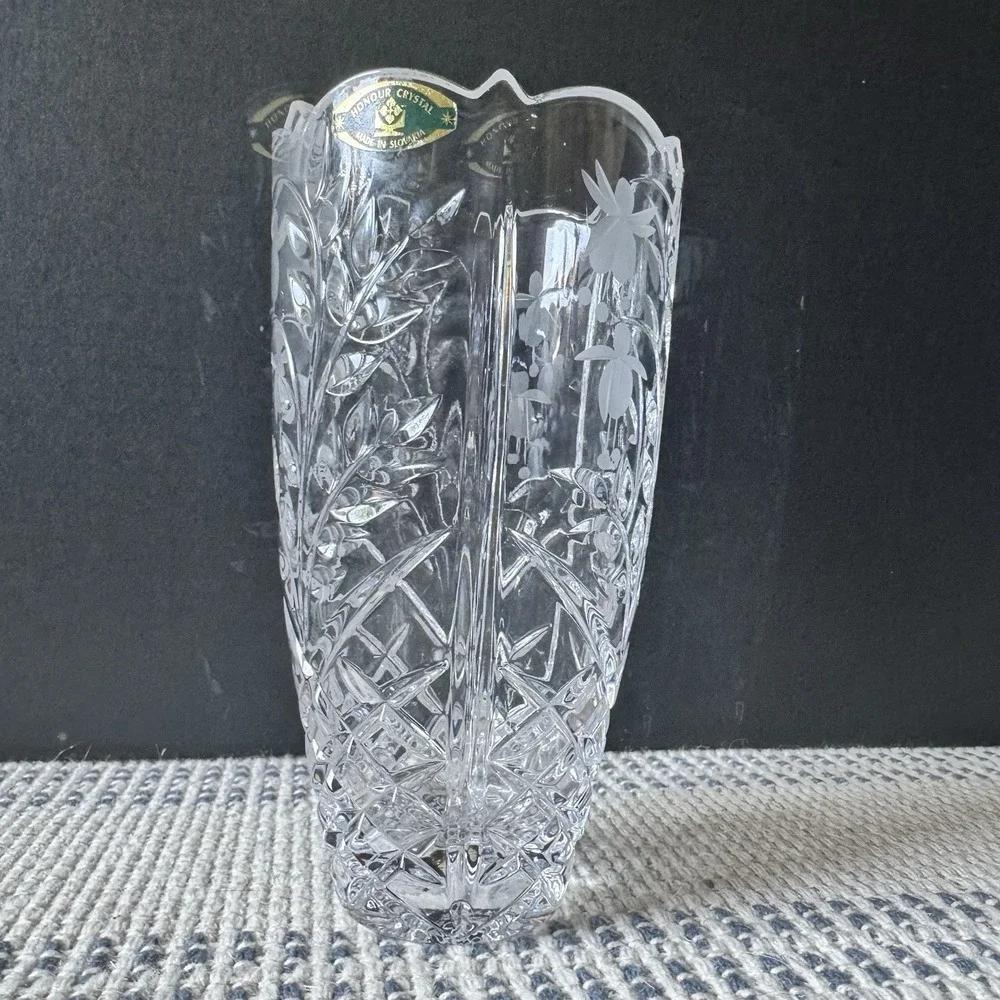 Honour Crystal ~ Hand Cut Crystal Made In Slovakia ~ Glass Vase 7.5 In Tall